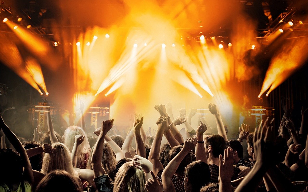 event-party-3005668_1280